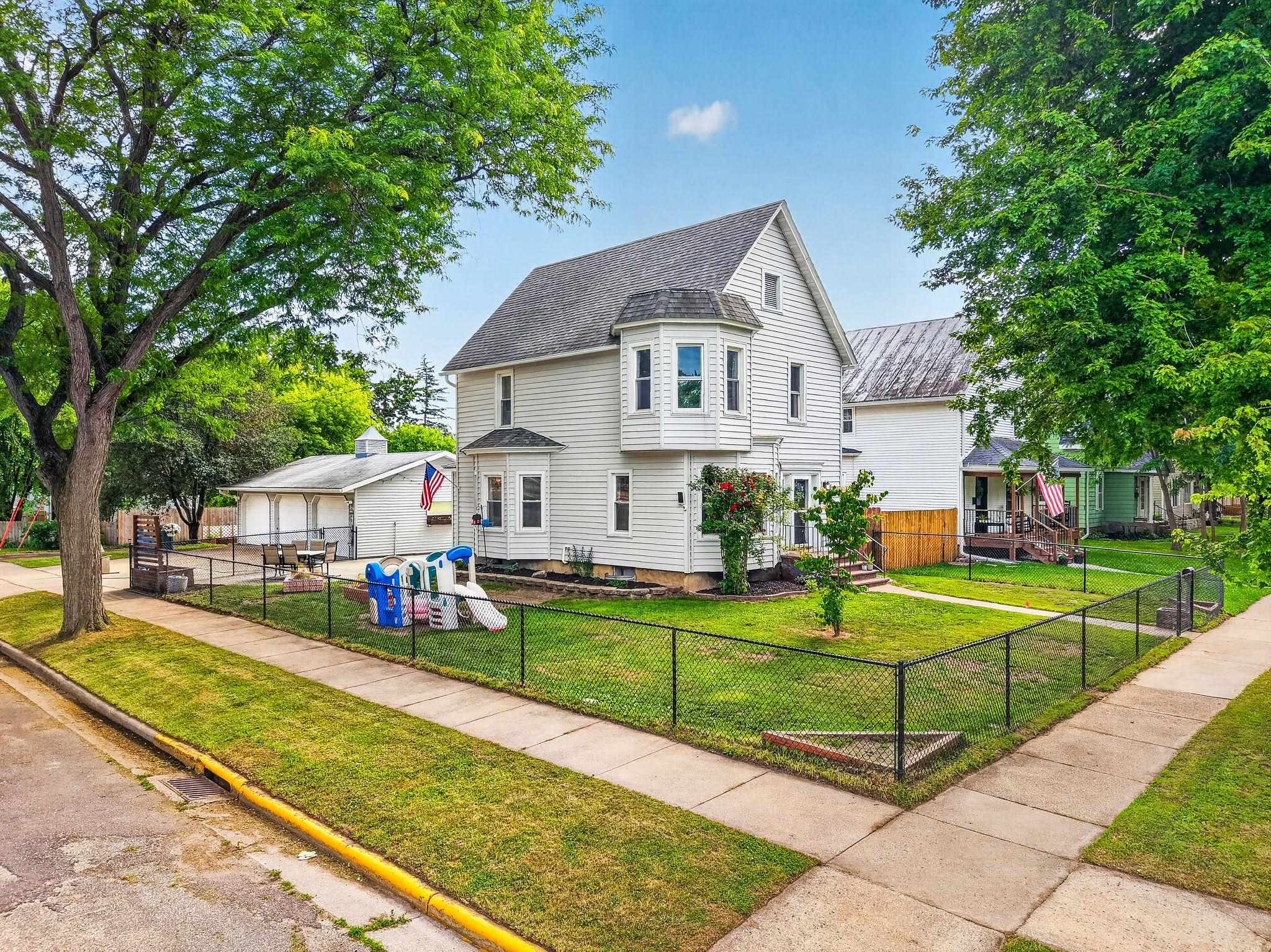 432 6th Street Baraboo, WI 53913 - Photo 10 of 56