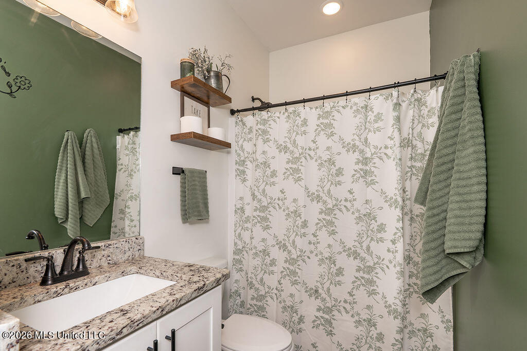 1529 Fall Gdn Drive Hernando, MS 38632 - Photo 20 of 40 GUEST BATH