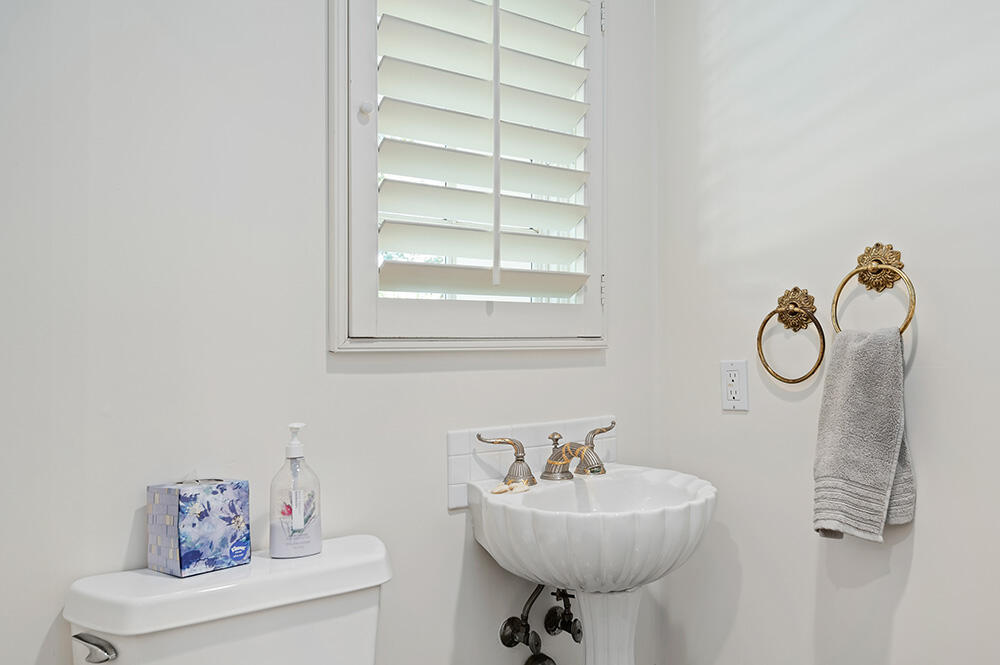 479 El Cielito Road Santa Barbara, CA 93105 - Photo 36 of 41 039-51 - Powder Room