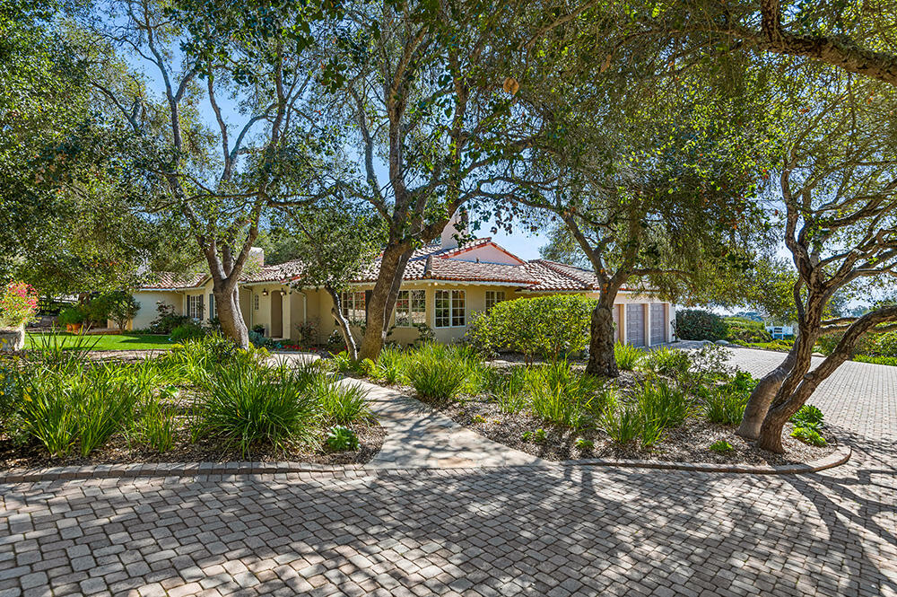 479 El Cielito Road Santa Barbara, CA 93105 - Photo 4 of 41 003-002-01 - Driveway View