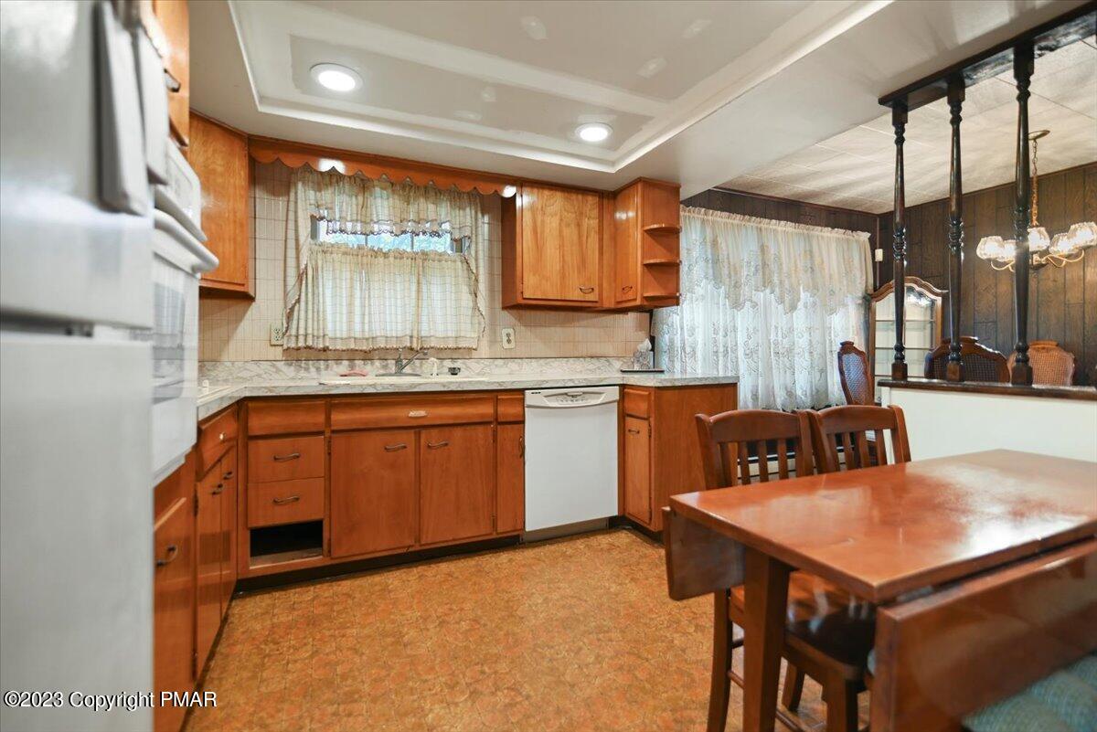 22 Independence Road East Stroudsburg, PA 18301 - Photo 16 of 54 Kitchen