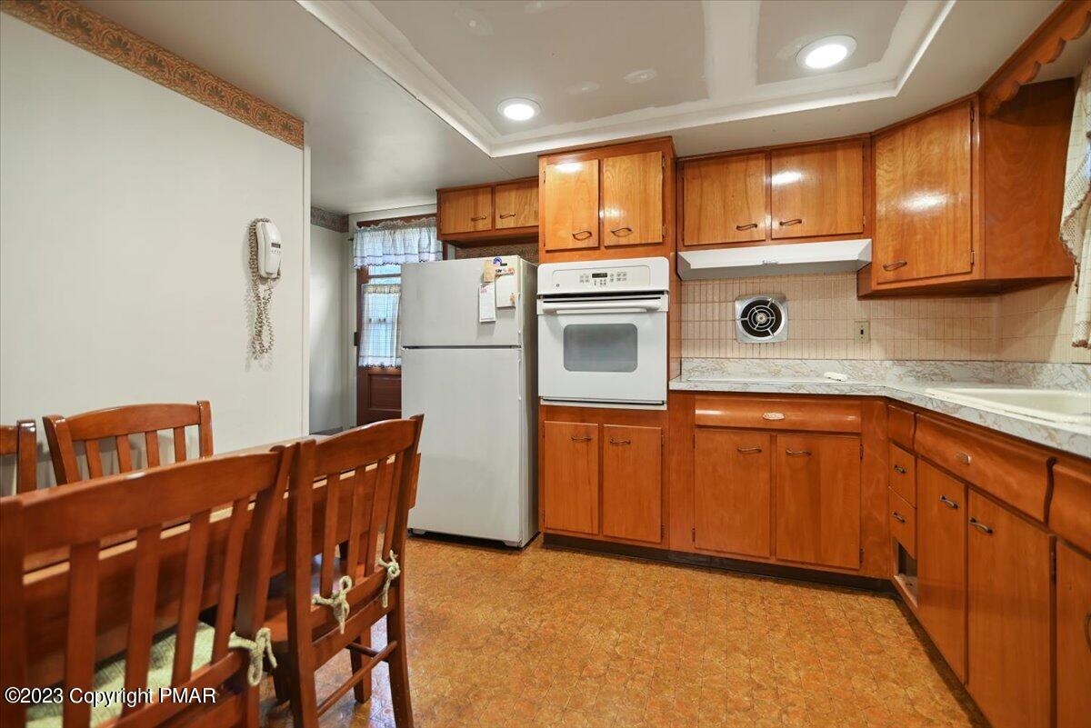 22 Independence Road East Stroudsburg, PA 18301 - Photo 17 of 54 Kitchen