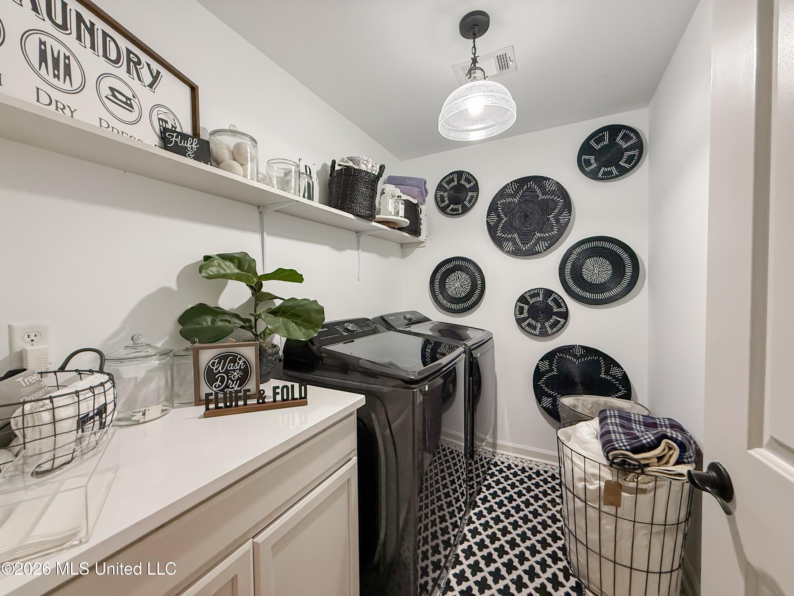 13220 Old Locke Road Olive Branch, MS 38654 - Photo 22 of 40 Laundry