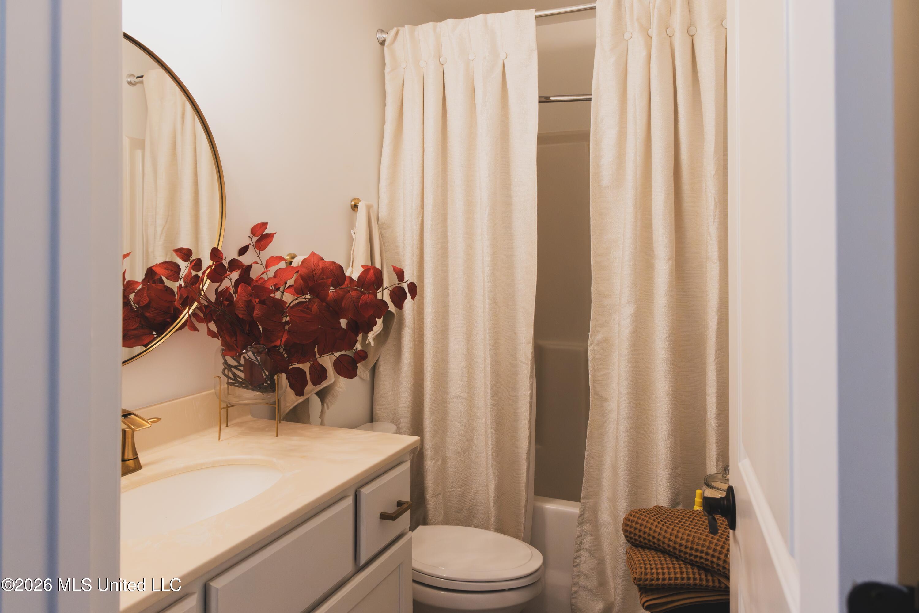 13220 Old Locke Road Olive Branch, MS 38654 - Photo 34 of 40 downstairsbathroom