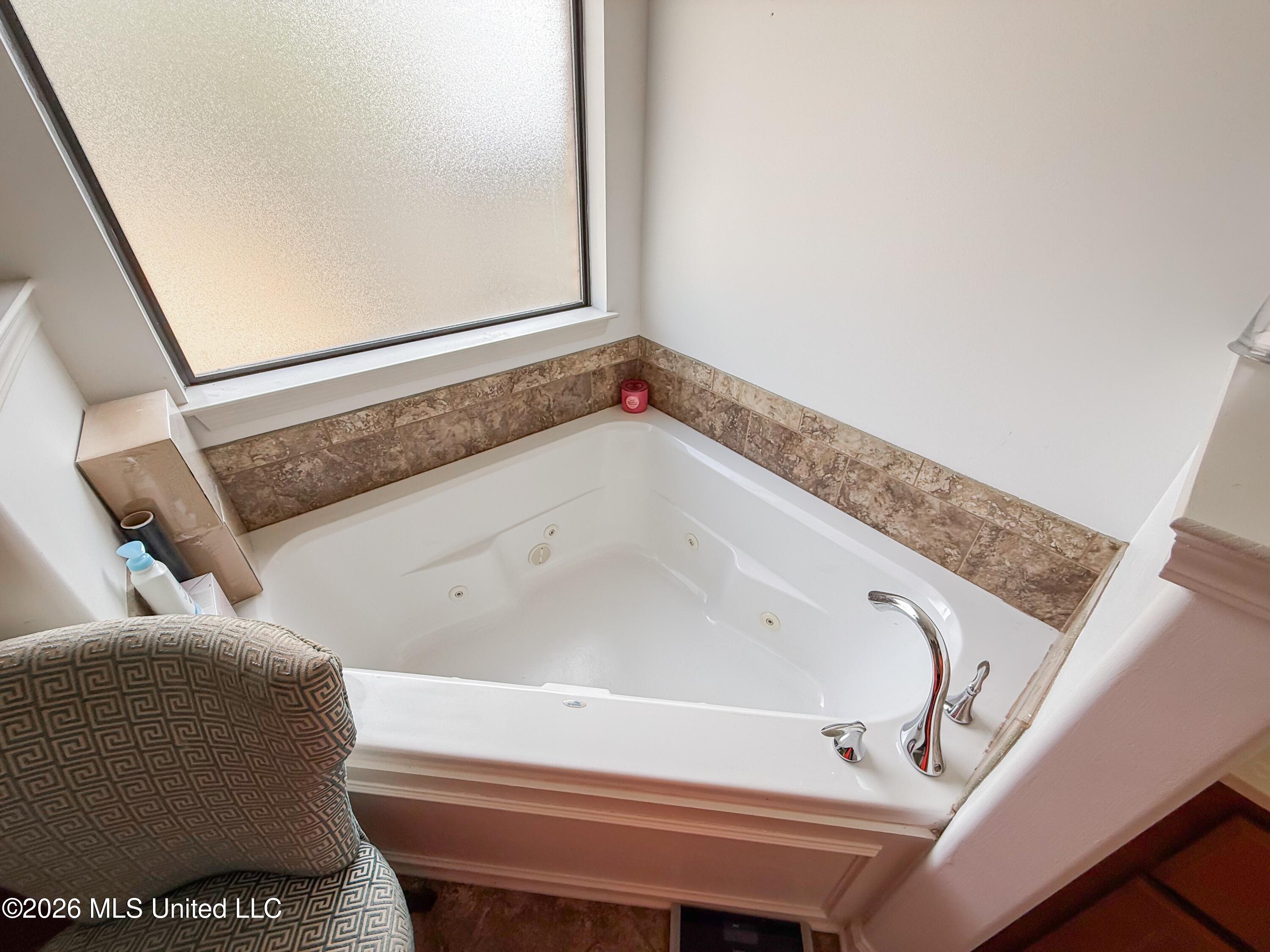 13220 Old Locke Road Olive Branch, MS 38654 - Photo 37 of 40 primarybathroomjacuzzi