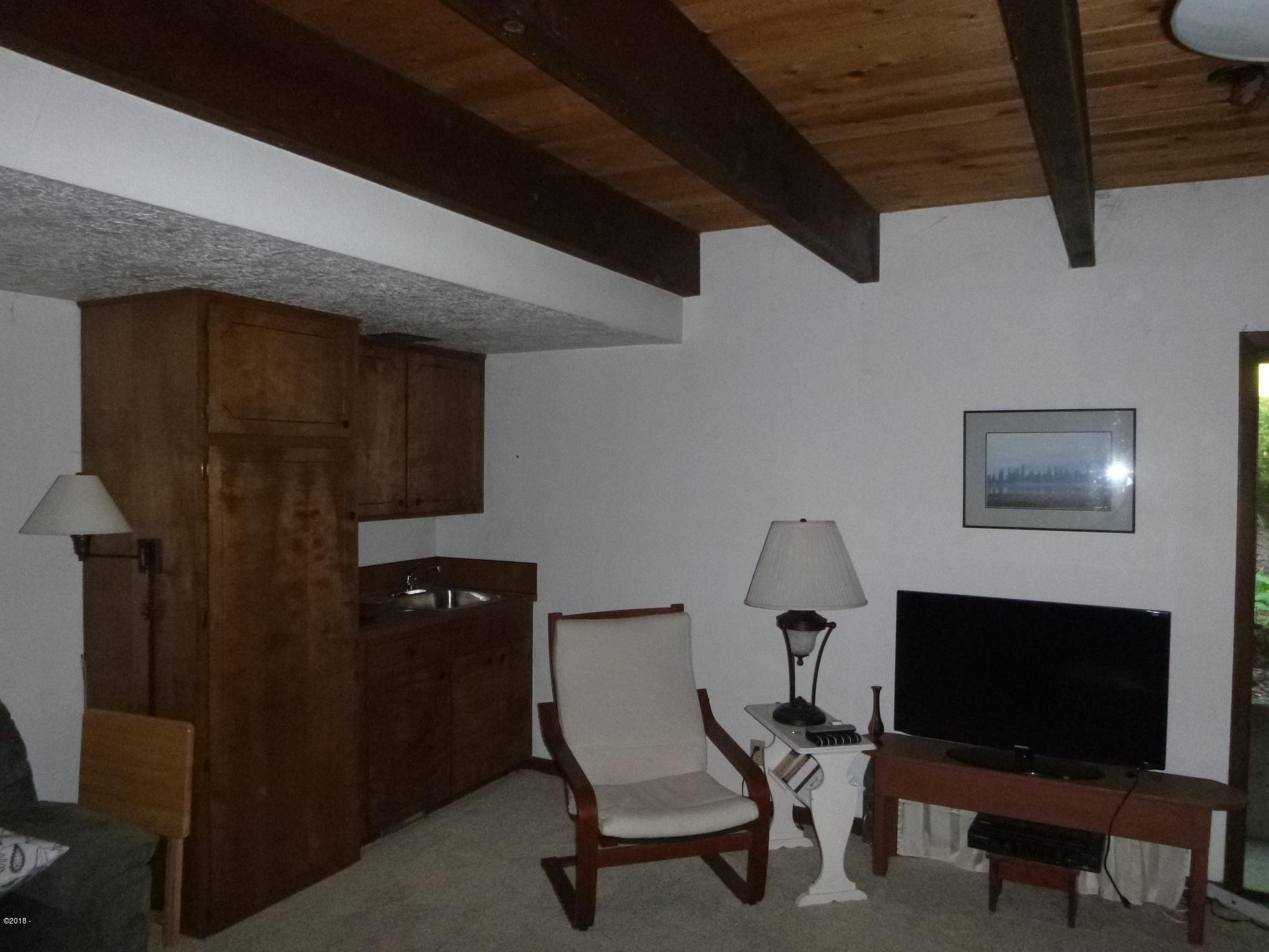 3023 Yasek Loop Toledo, OR 97391 - Photo 10 of 20 Bar area family rm
