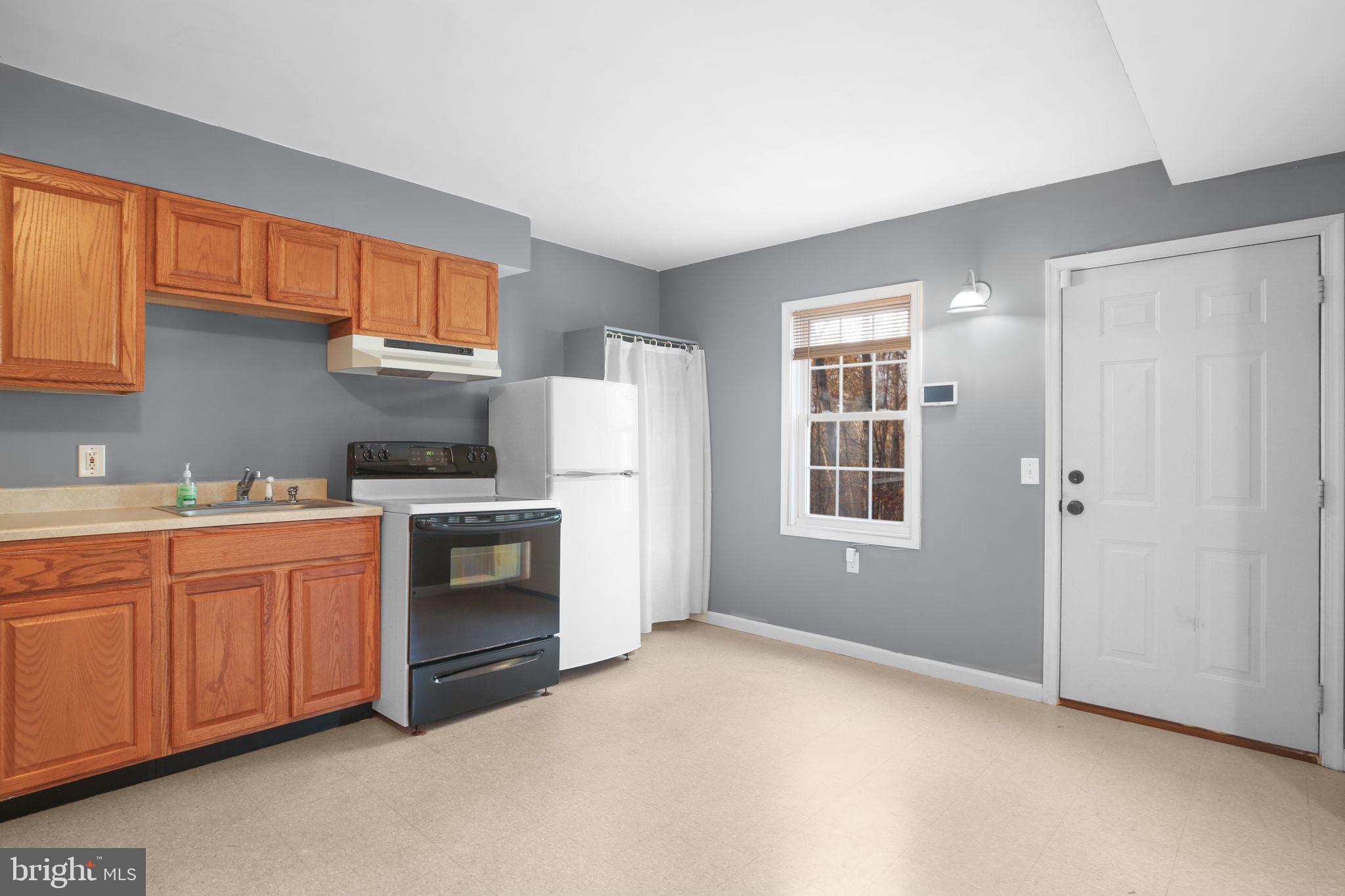 315 Sandy Ridge Road Fredericksburg, VA 22405 - Photo 24 of 42 a kitchen with stainless steel appliances granite countertop a refrigerator a stove a sink and a microwave