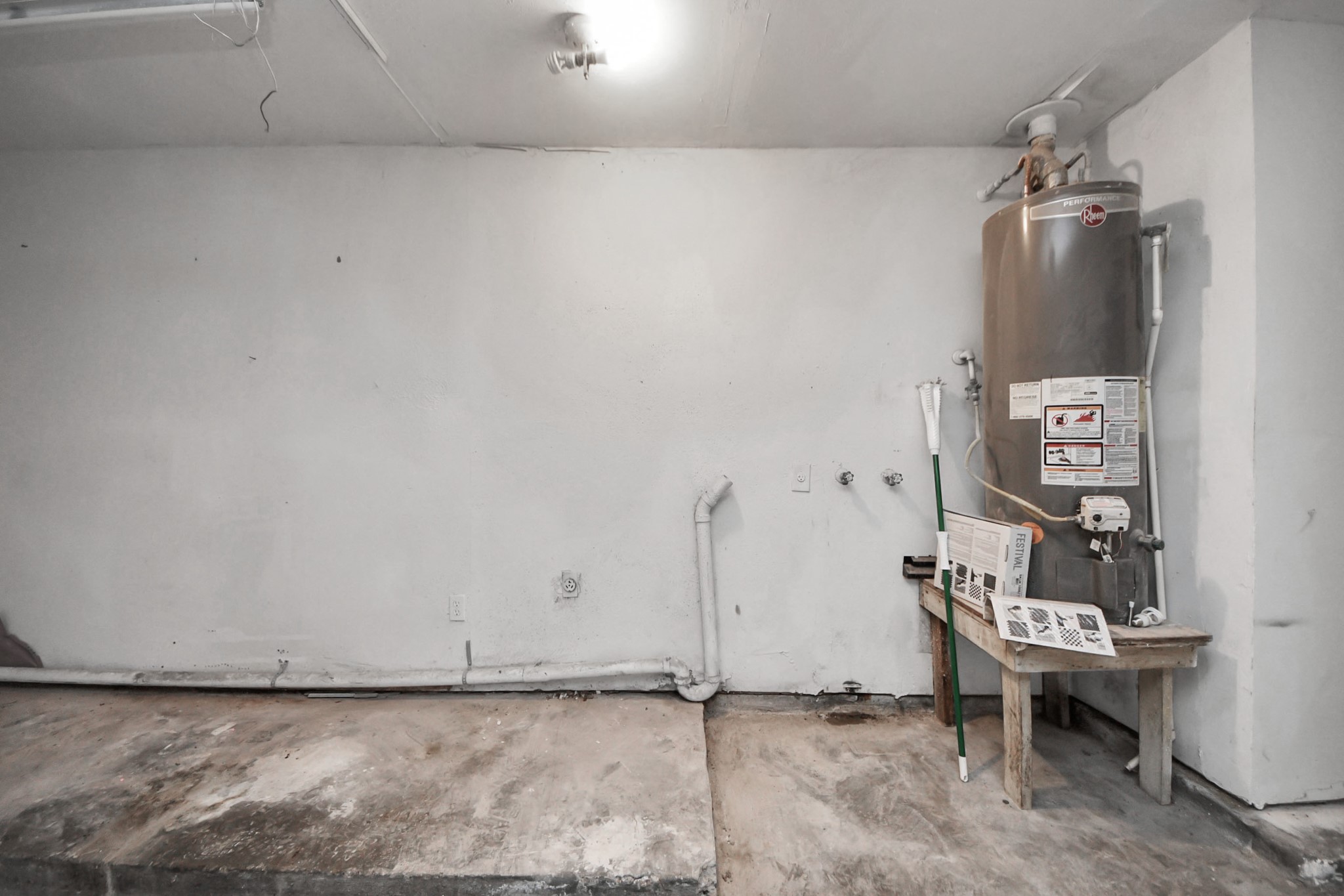 11510 Lockgate Lane Houston, TX 77048 - Photo 11 of 22 a view of a room with gym equipment