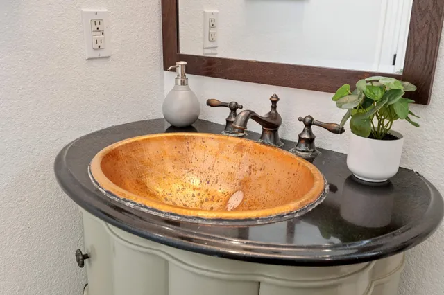 a close view of sink and tap