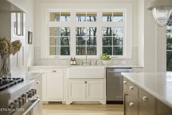 $1,150,000 | 406 Lancaster Court, Morristown, TN 37814