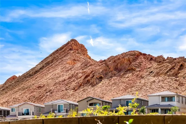 $899,900 | 109 Reverie Heights Avenue, Henderson, NV 89011
