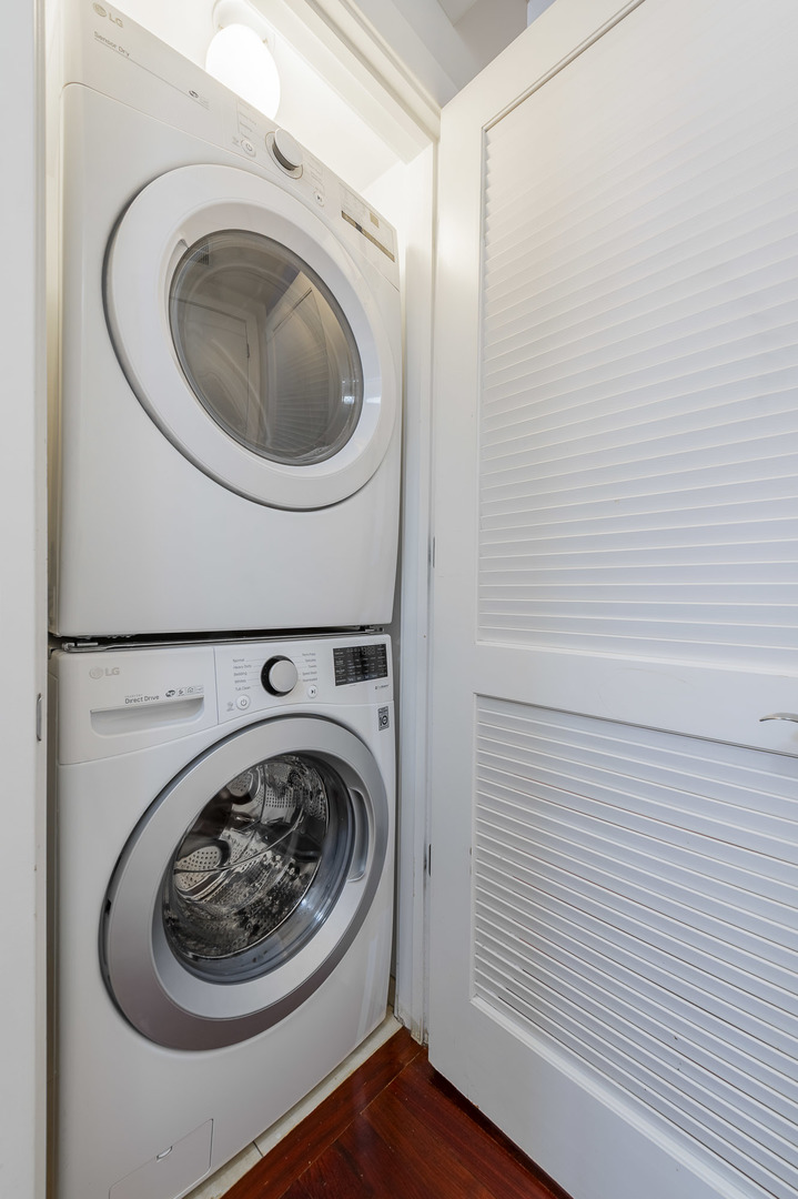 1162 West Hubbard Street, Unit 203 Chicago, IL 60642 - Photo 19 of 22 a utility room with dryer and washer