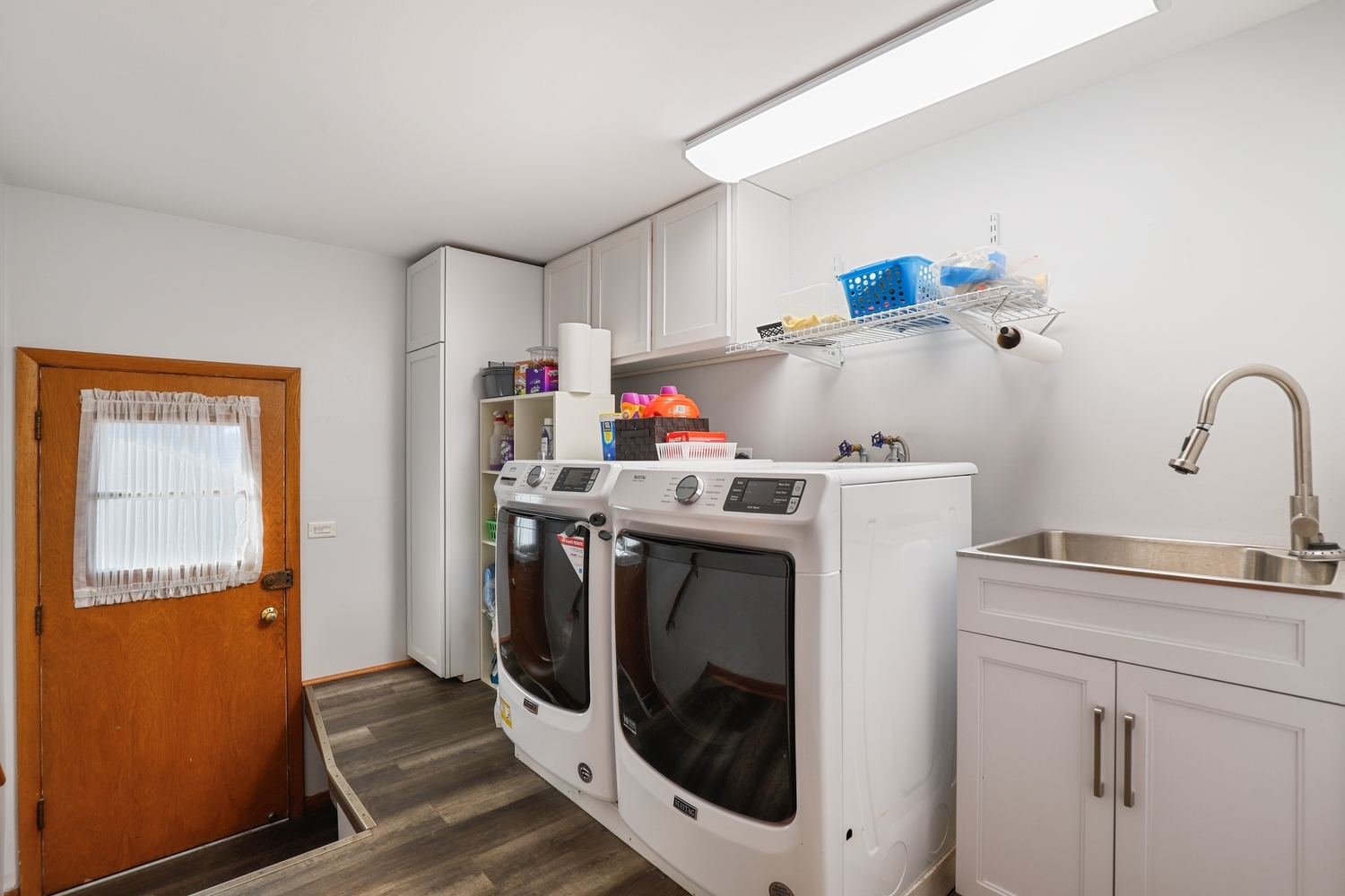 11S450 Carpenter Street Lemont, IL 60439 - Photo 14 of 29 a utility room with sink dryer and washer