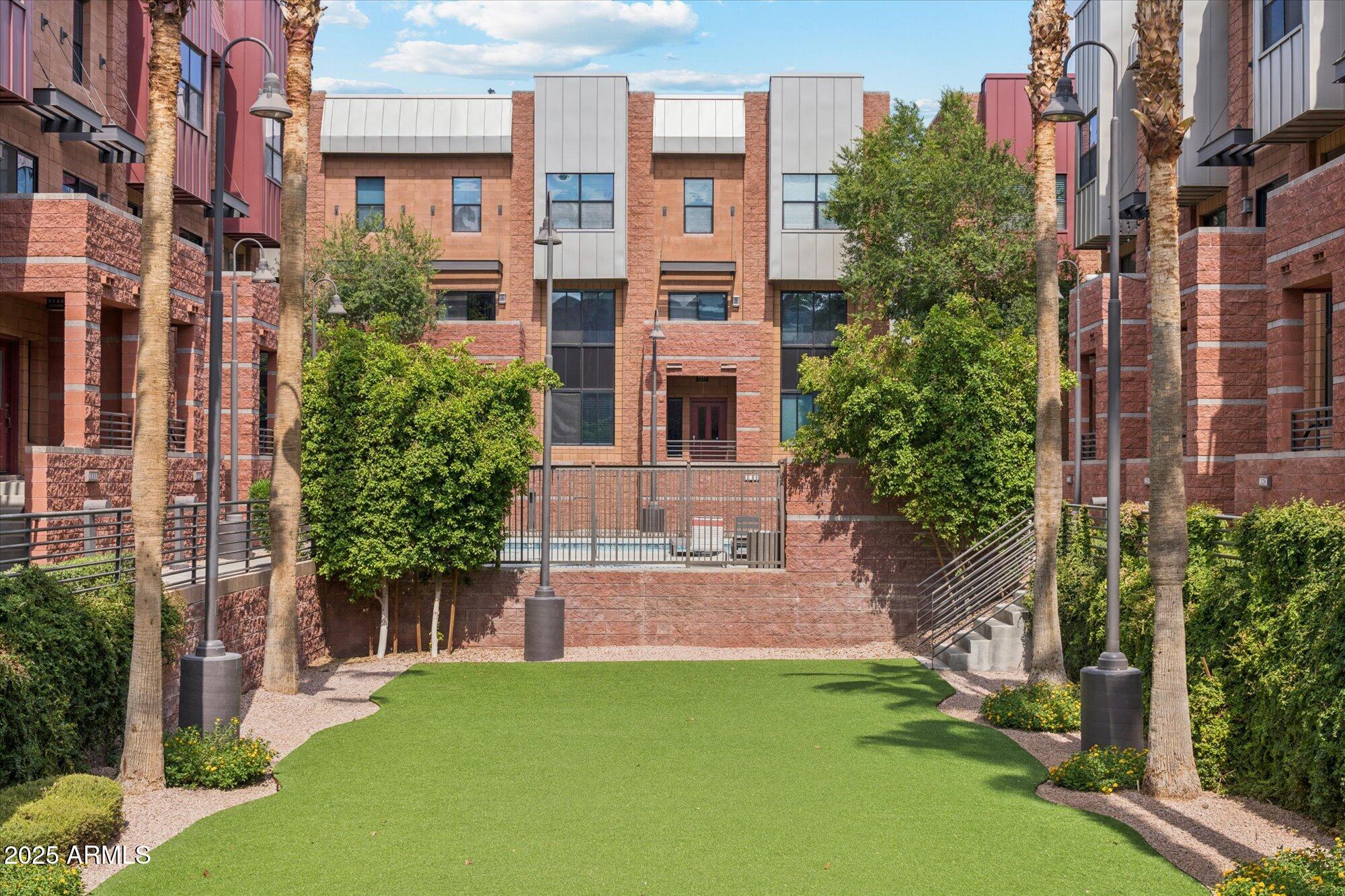 330 South Farmer Avenue, Unit 115 Tempe, AZ 85281 - Photo 19 of 20 Courtyard Lounging