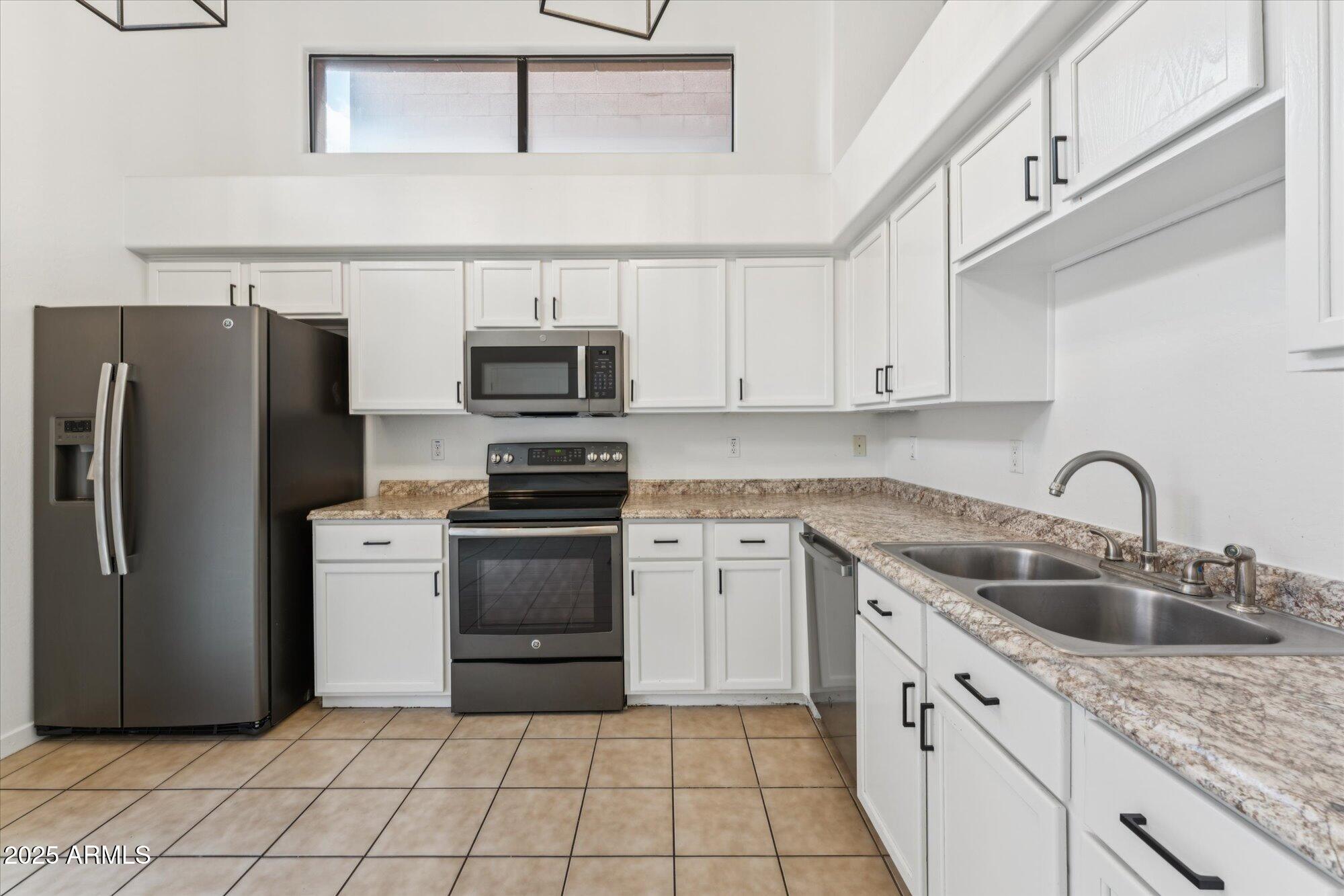 330 South Farmer Avenue, Unit 115 Tempe, AZ 85281 - Photo 10 of 20 Front Kitchen View