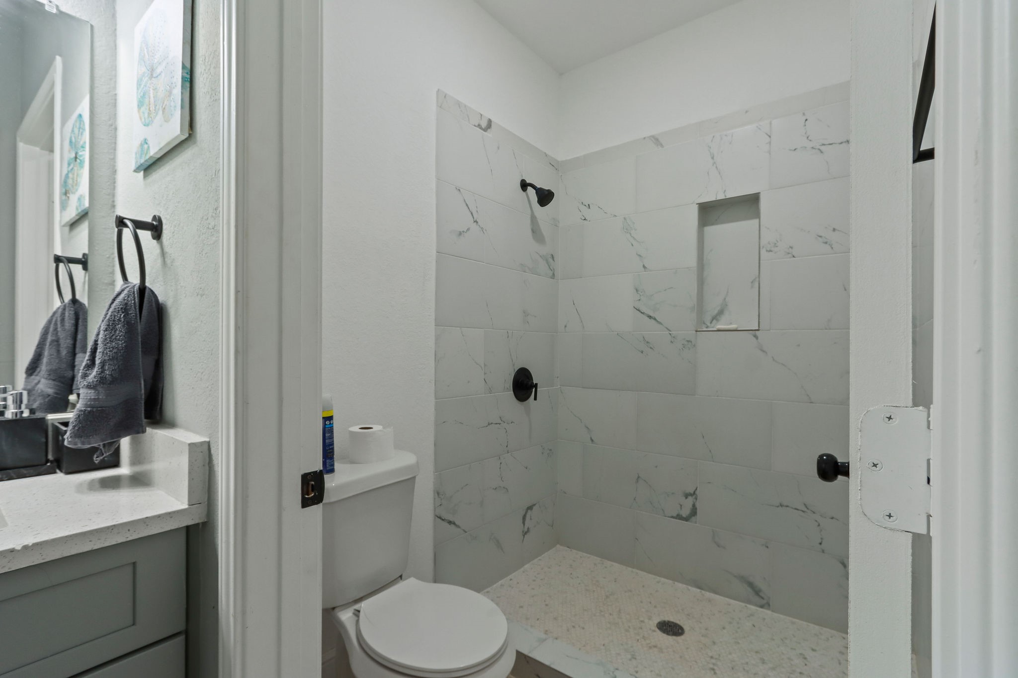 5607 Bacher Street, Unit B Houston, TX 77028 - Photo 18 of 20 a bathroom with a shower a toilet and sink
