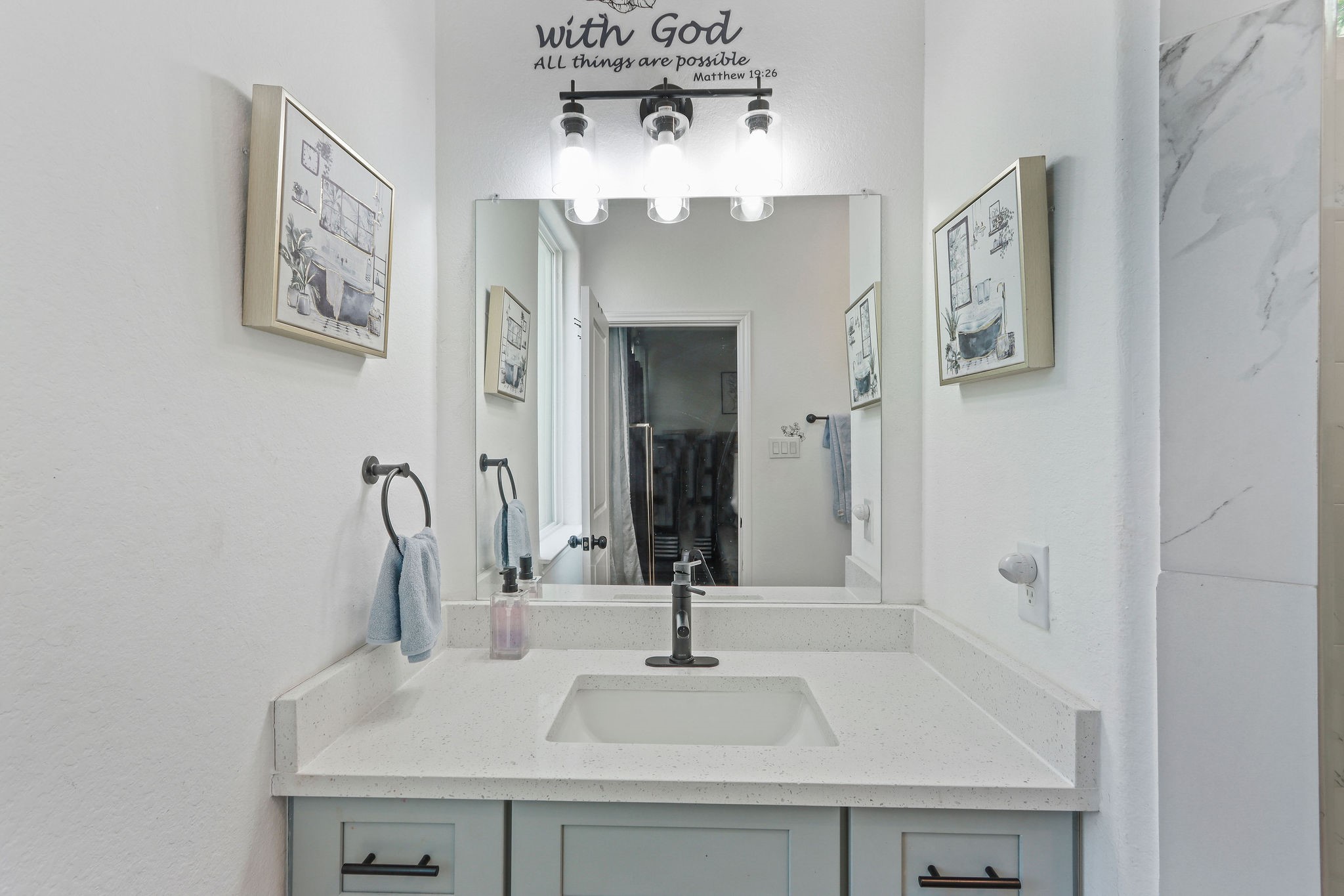 5607 Bacher Street, Unit B Houston, TX 77028 - Photo 10 of 20 a bathroom with a sink and a mirror