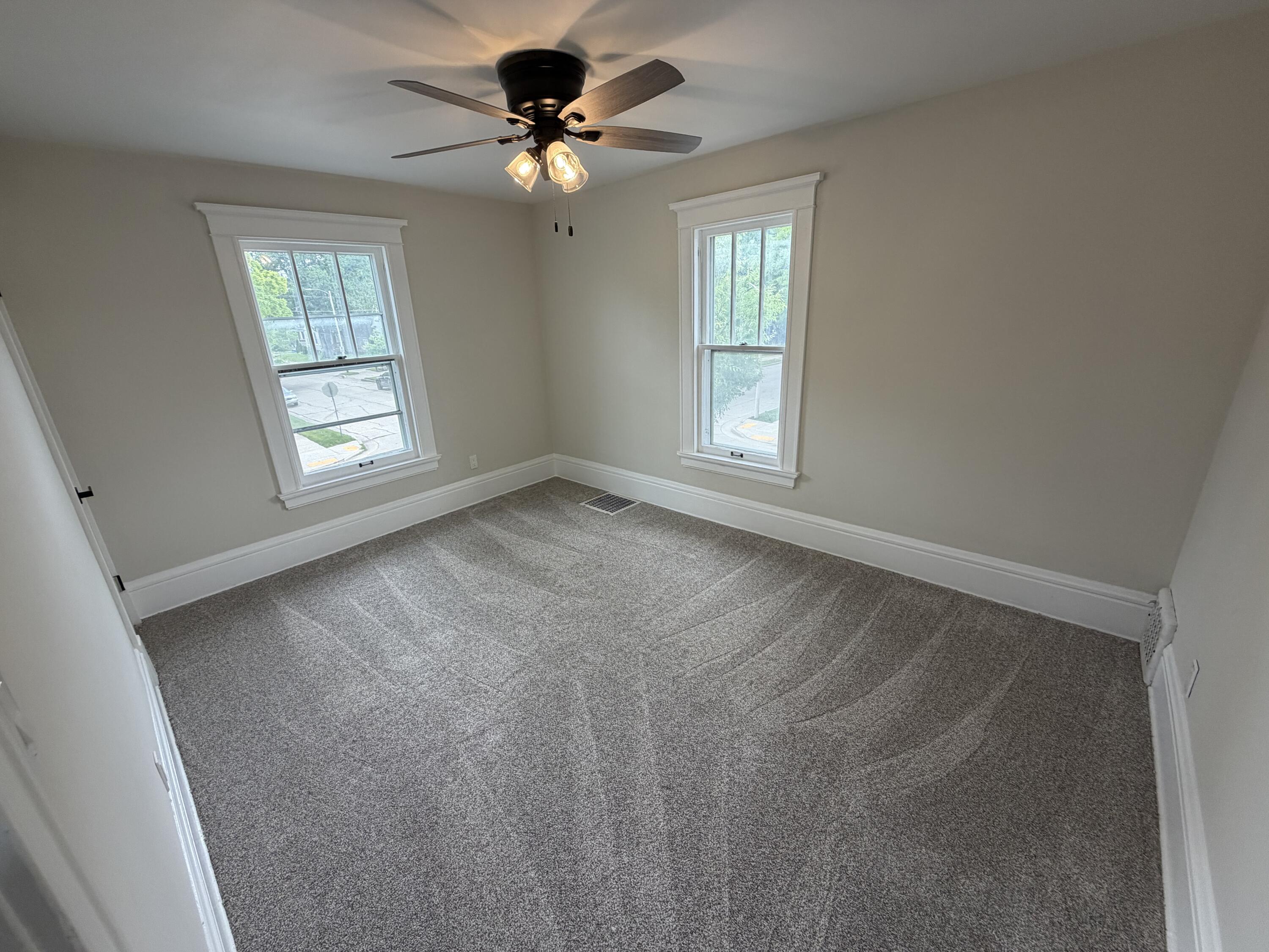 1438 Grange Avenue Racine, WI 53405 - Photo 20 of 39 IMG_9567