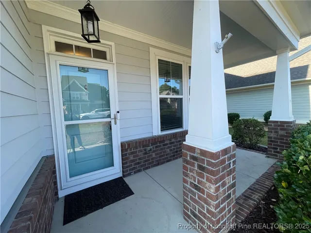 a view of entryway with a front door