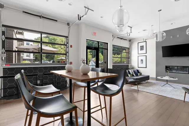 $250,000 | 782 Riverfront Parkway, Unit 322, Chattanooga, TN 37402