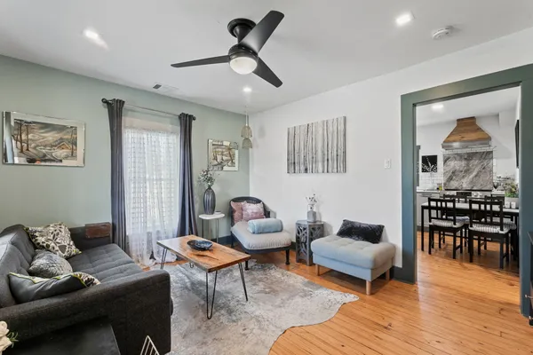 $2,000 | 207 South Main Street, Georgetown, TX 78626