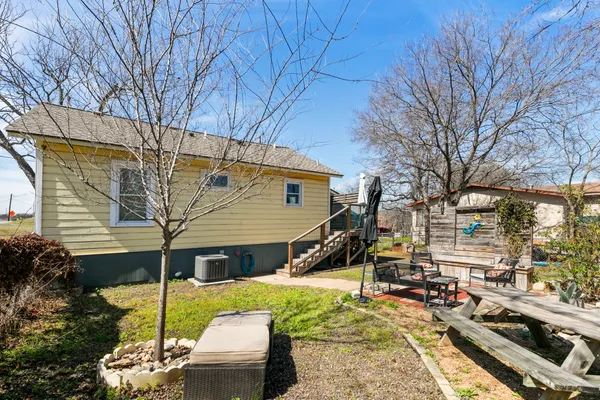$2,000 | 207 South Main Street, Georgetown, TX 78626