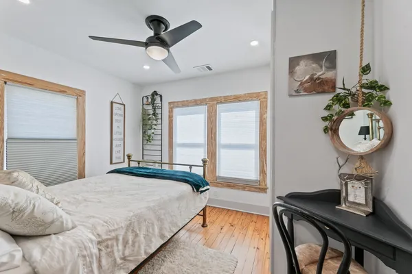 $2,000 | 207 South Main Street, Georgetown, TX 78626
