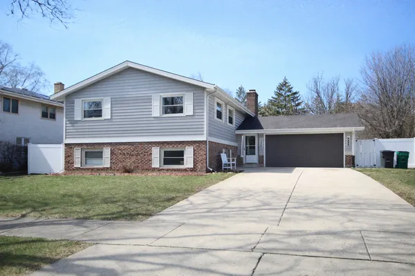 $535,000 | 230 Millford Lane, Bloomingdale, IL 60108
