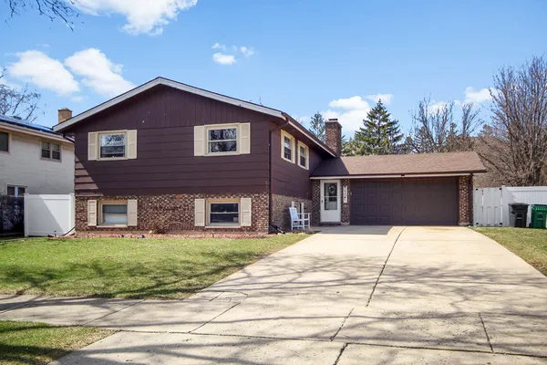 $535,000 | 230 Millford Lane, Bloomingdale, IL 60108