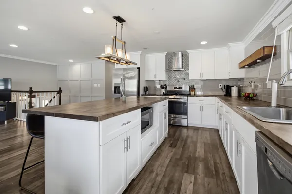 $535,000 | 230 Millford Lane, Bloomingdale, IL 60108