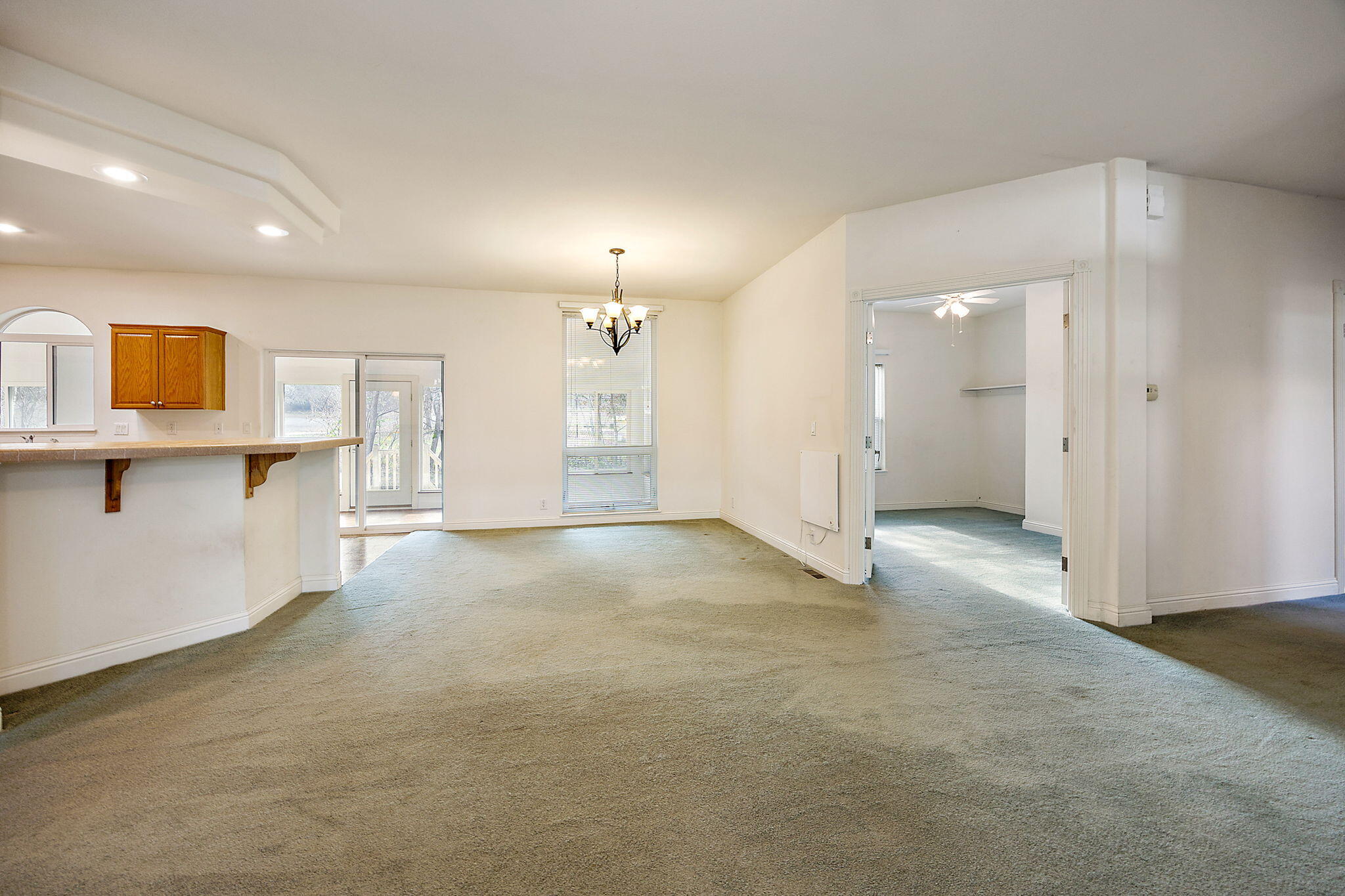 6901 Old Stage Road, Unit 25 Central Point, OR 97502 - Photo 16 of 45 Living room