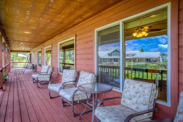 a view of front of a house with a yard