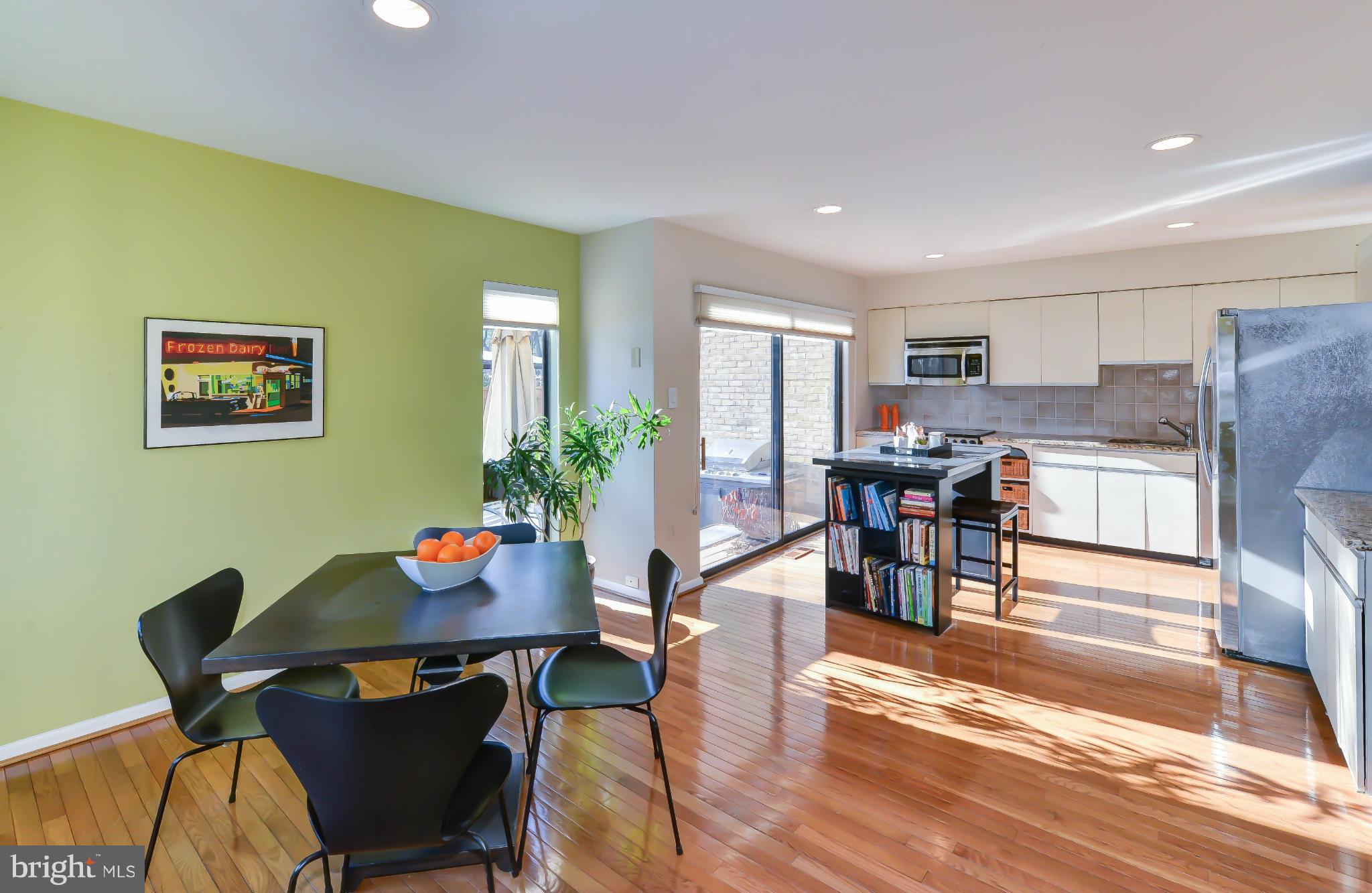 11216 Lagoon Lane Reston, VA 20191 - Photo 14 of 30 Enormous Breakfast Room