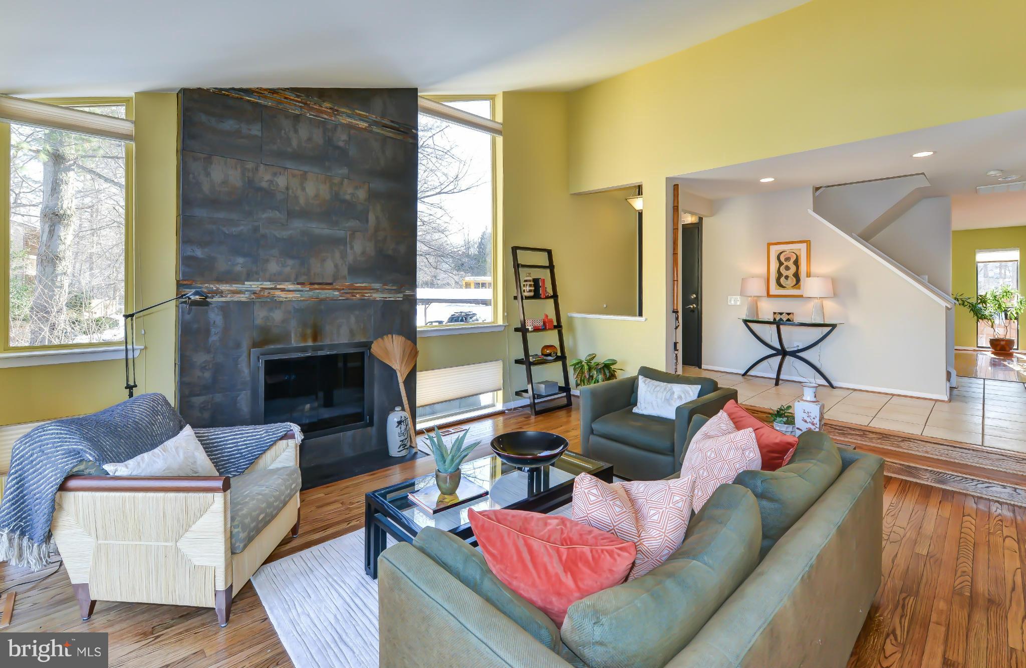 11216 Lagoon Lane Reston, VA 20191 - Photo 6 of 30 Living Room
