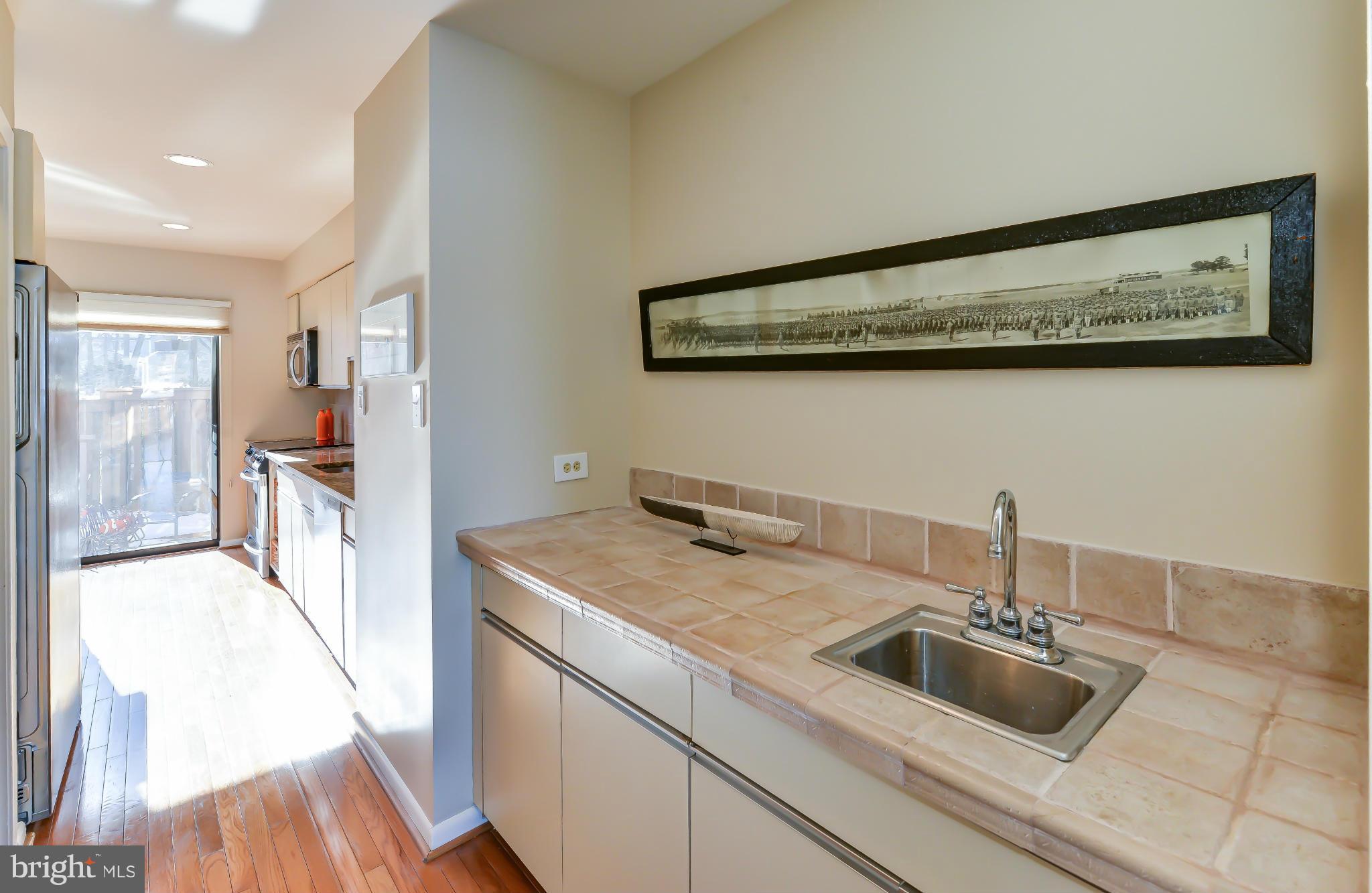 11216 Lagoon Lane Reston, VA 20191 - Photo 10 of 30 Butler's Pantry