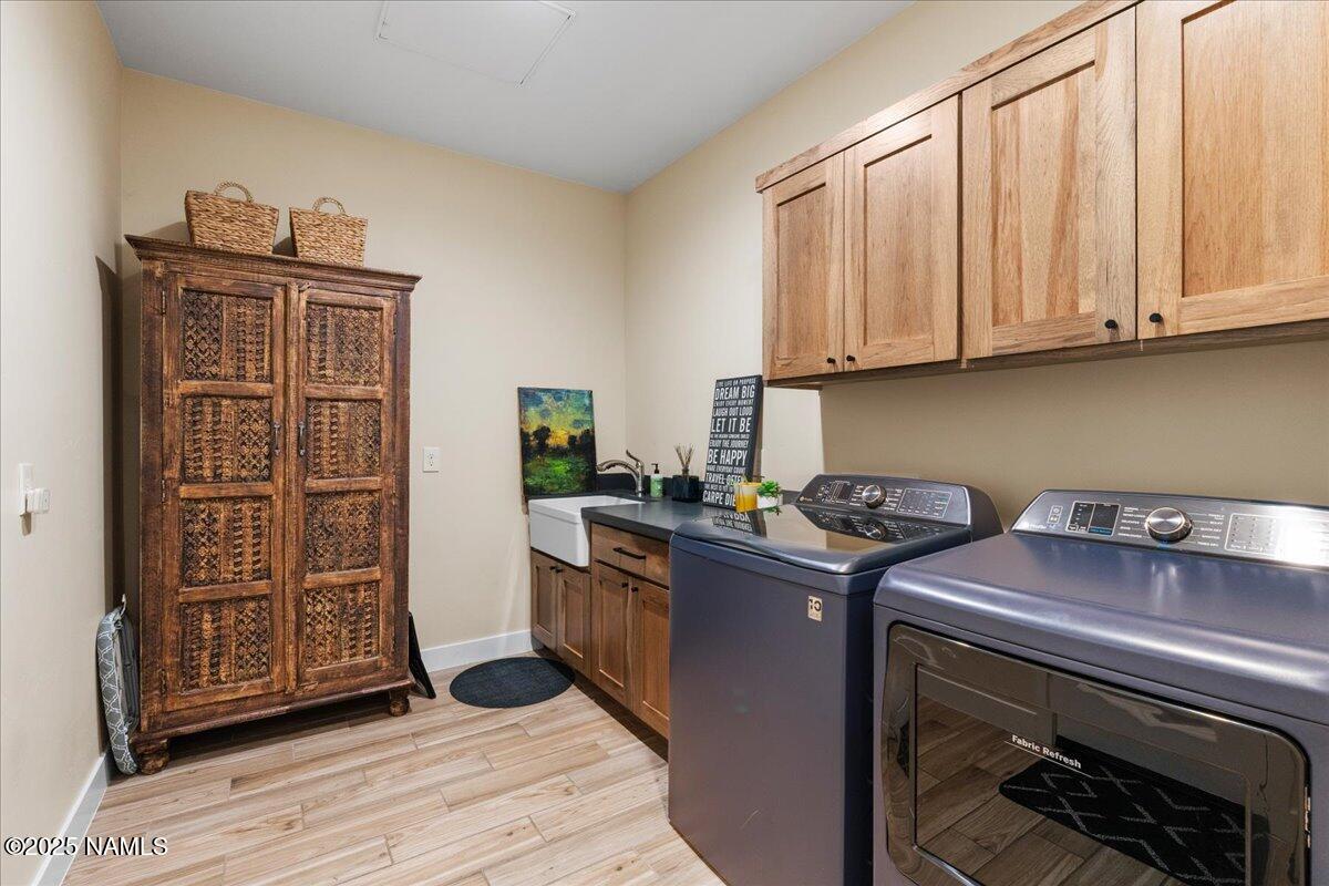 524 Powder Box Road Clarkdale, AZ 86324 - Photo 21 of 32 a kitchen with stainless steel appliances granite countertop a stove and a cabinets