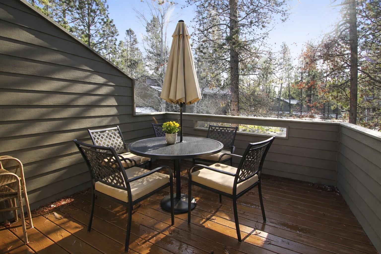 17730 West Core Road, Unit 2 FAIRWAY VILLAGE Sunriver, OR 97707 - Photo 19 of 30 2 fair patia