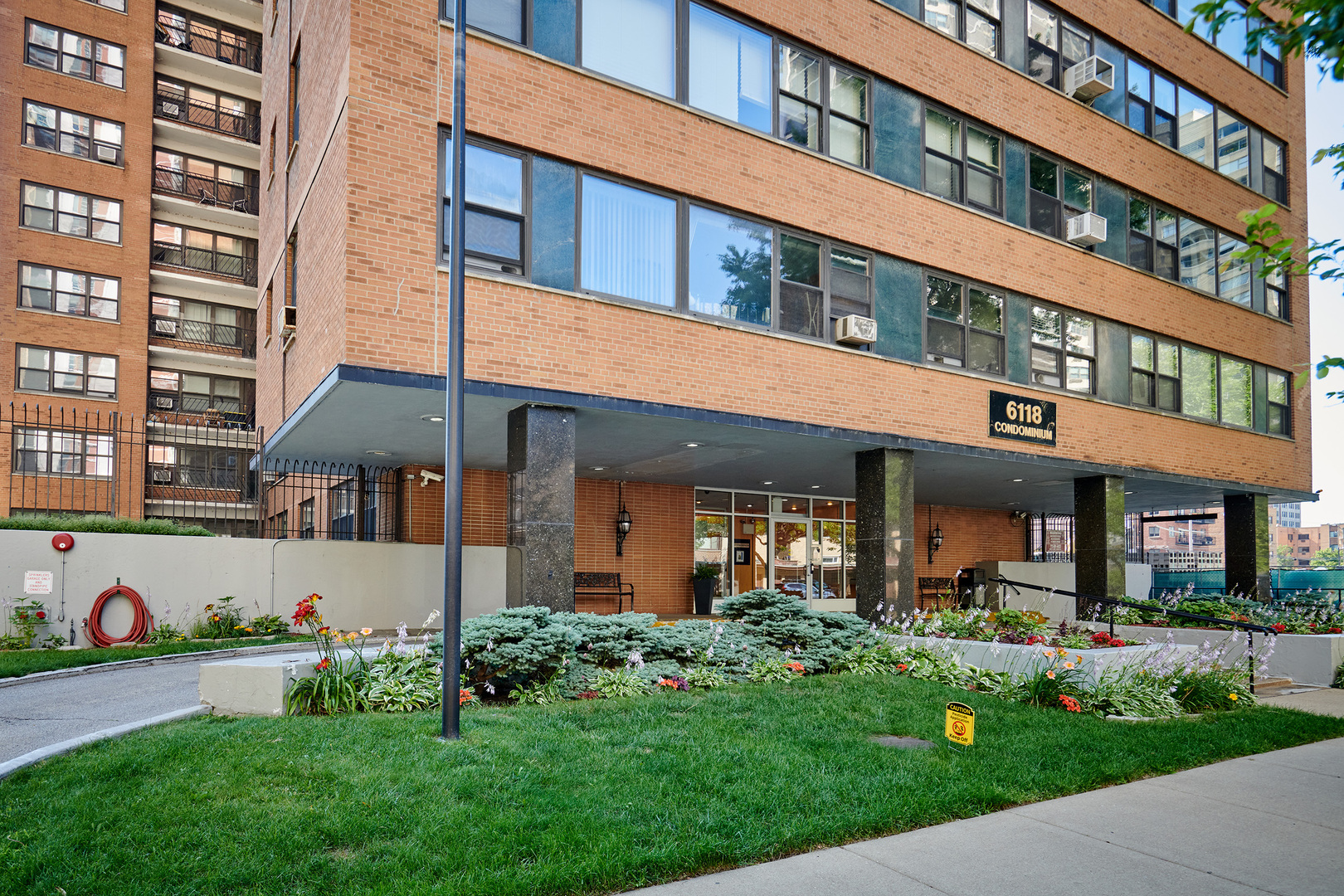 6118 North Sheridan Road, Unit 707 Chicago, IL 60660 - Photo 2 of 23