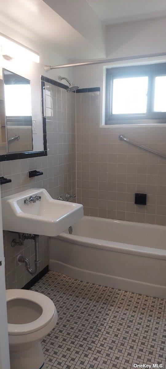 21-20 33rd Road, Unit 9C Queens, NY 11106 - Photo 8 of 9 a bathroom with a sink toilet and shower