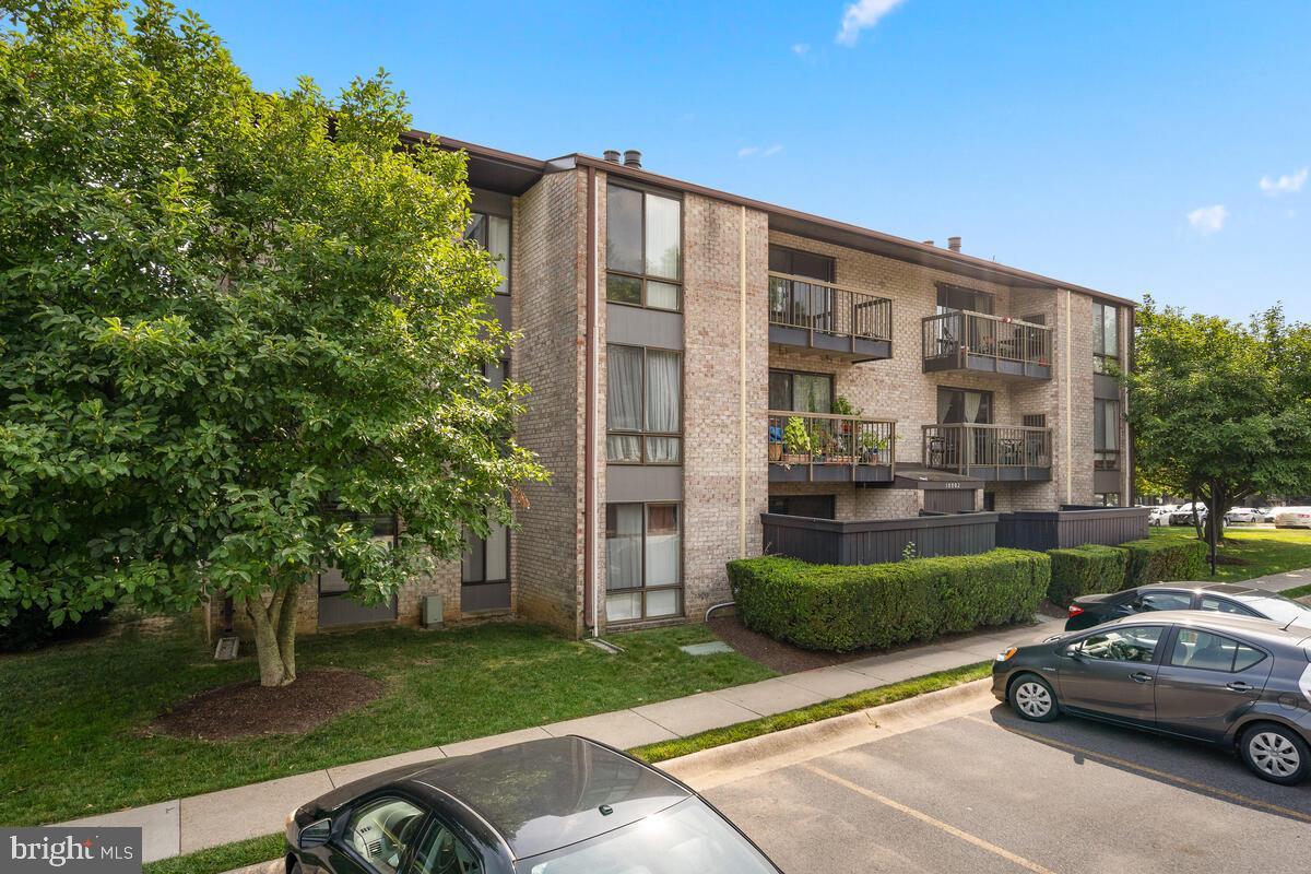10002 Stedwick Road, Unit 204 Gaithersburg, MD 20886 - Photo 3 of 39 Gallery Image 3