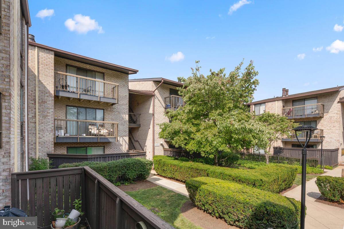 10002 Stedwick Road, Unit 204 Gaithersburg, MD 20886 - Photo 6 of 39 Gallery Image 6