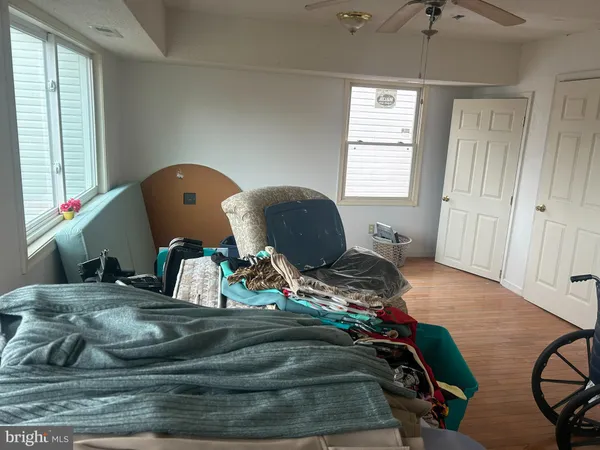 a livingroom with workspace and a window