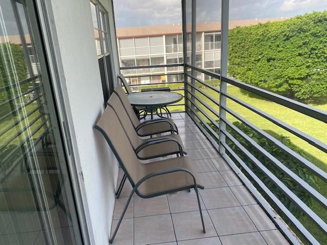 117 Brighton C, Unit 117 Boca Raton, FL 33434 - Photo 2 of 9 Photo 2