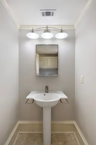 $1,175,000 | 5519 Newcastle Street, Bellaire, TX 77401