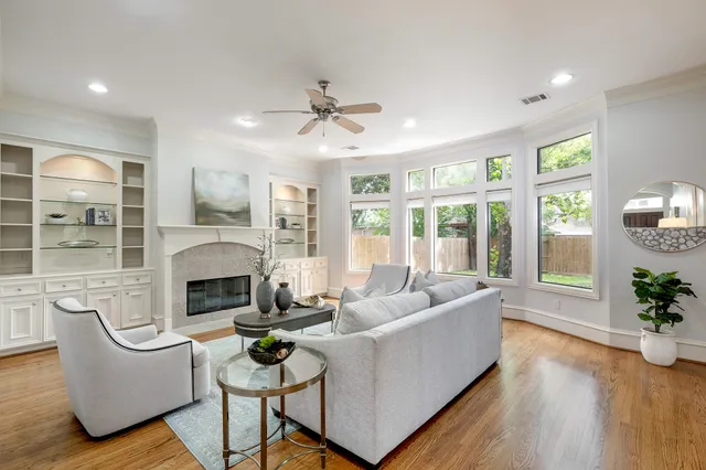 $1,175,000 | 5519 Newcastle Street, Bellaire, TX 77401