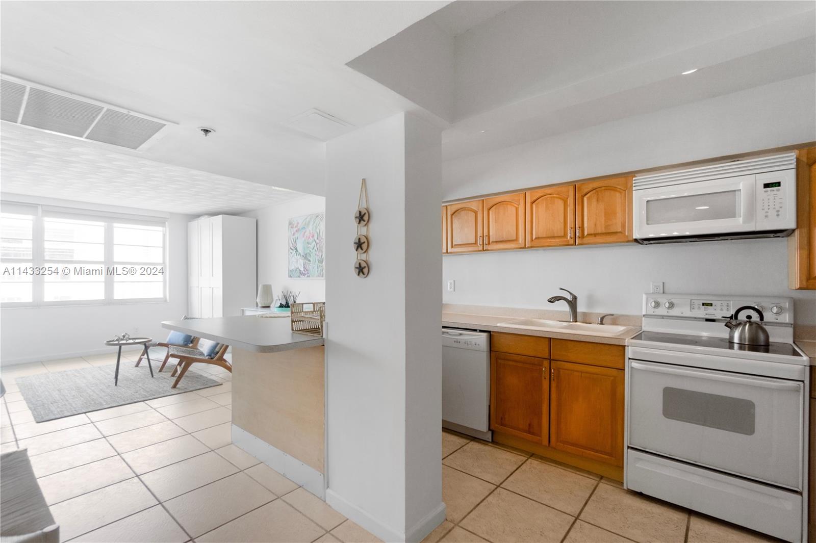 100 Lincoln Road, Unit 1039 Miami Beach, FL 33139 - Photo 15 of 25