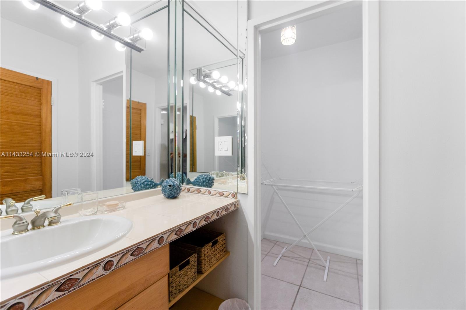 100 Lincoln Road, Unit 1039 Miami Beach, FL 33139 - Photo 17 of 25