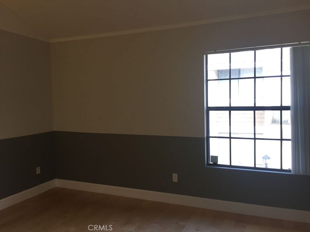 251 Pineview Irvine, CA 92620 - Photo 19 of 54 an empty room with a window