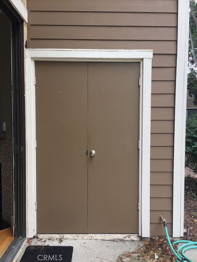 251 Pineview Irvine, CA 92620 - Photo 37 of 54 a view of an entryway