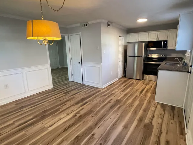 $2,000 | 415 Parkdale Drive, Unit 8F, Charleston, SC 29414